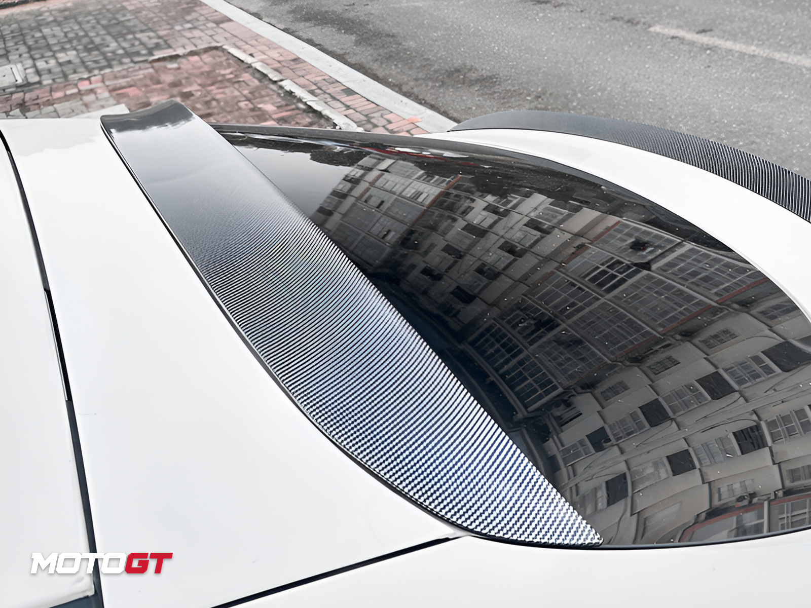 GLC CLASS REAR ROOF SPOILER